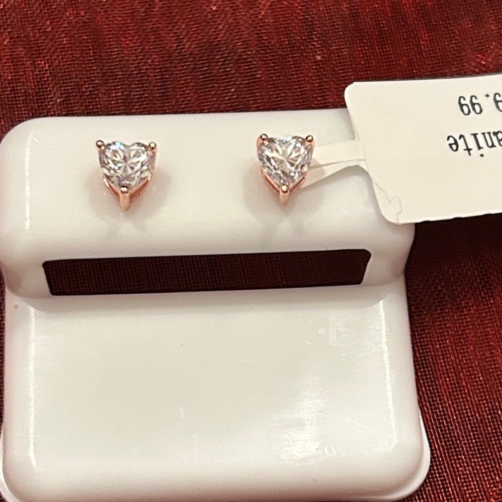 Heart-Shaped‎ Moissanite Stud Earrings in Rose Gold